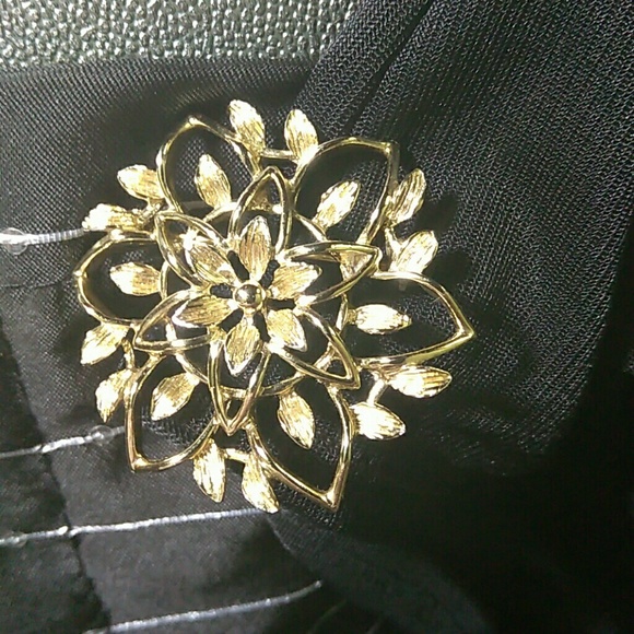 Sarah Coventry Jewelry - Sarah Coventry Flower of Life Pin